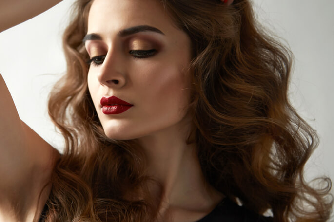 woman with a natural look - September 2018