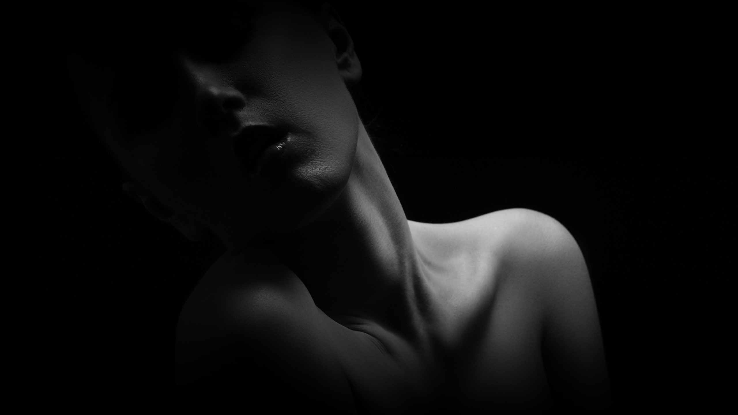 woman with smooth neck